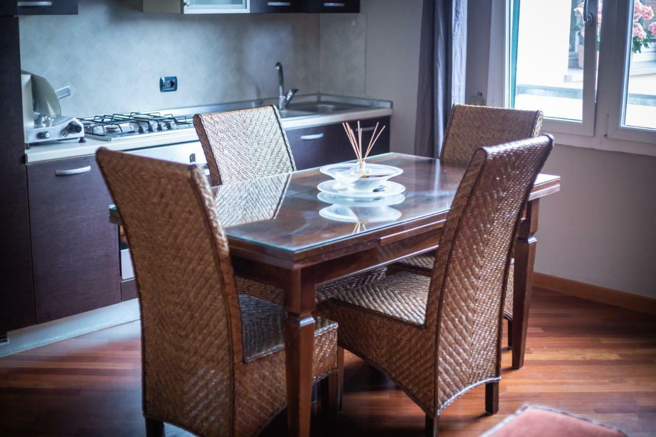 Cinematic Modern Flat, 100 Mt Da Ospedale Apartment Ravenna Ngoại thất bức ảnh