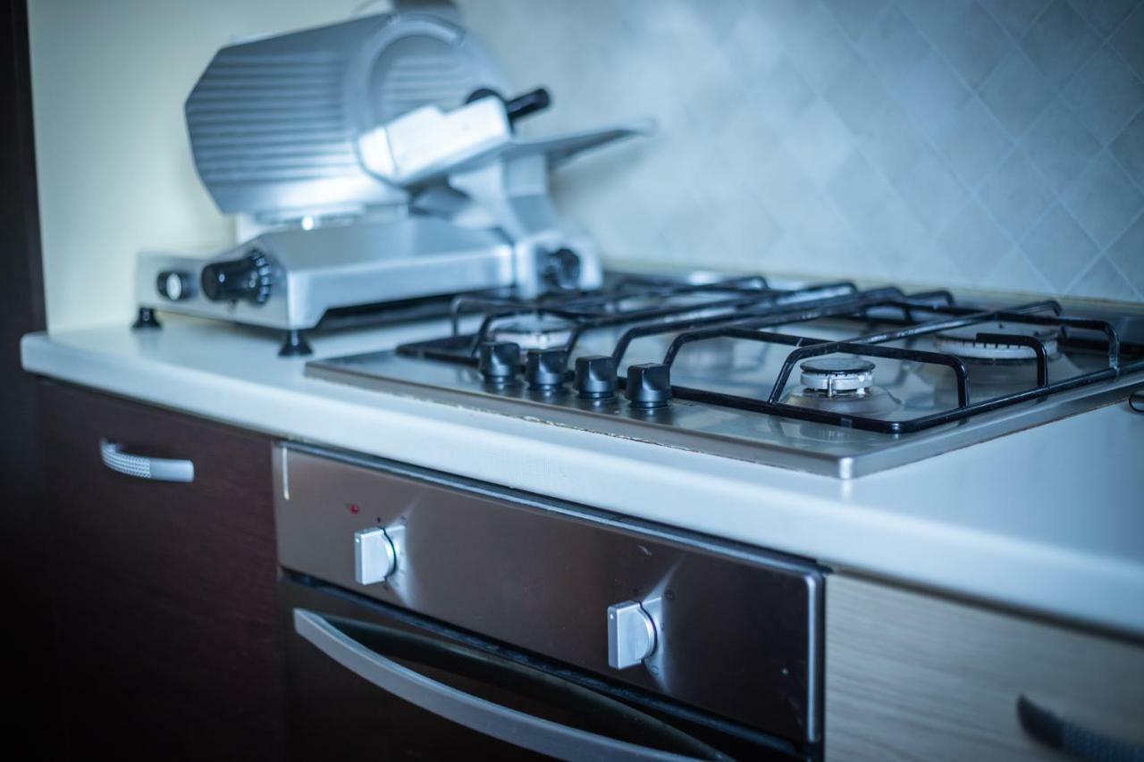 Cinematic Modern Flat, 100 Mt Da Ospedale Apartment Ravenna Ngoại thất bức ảnh